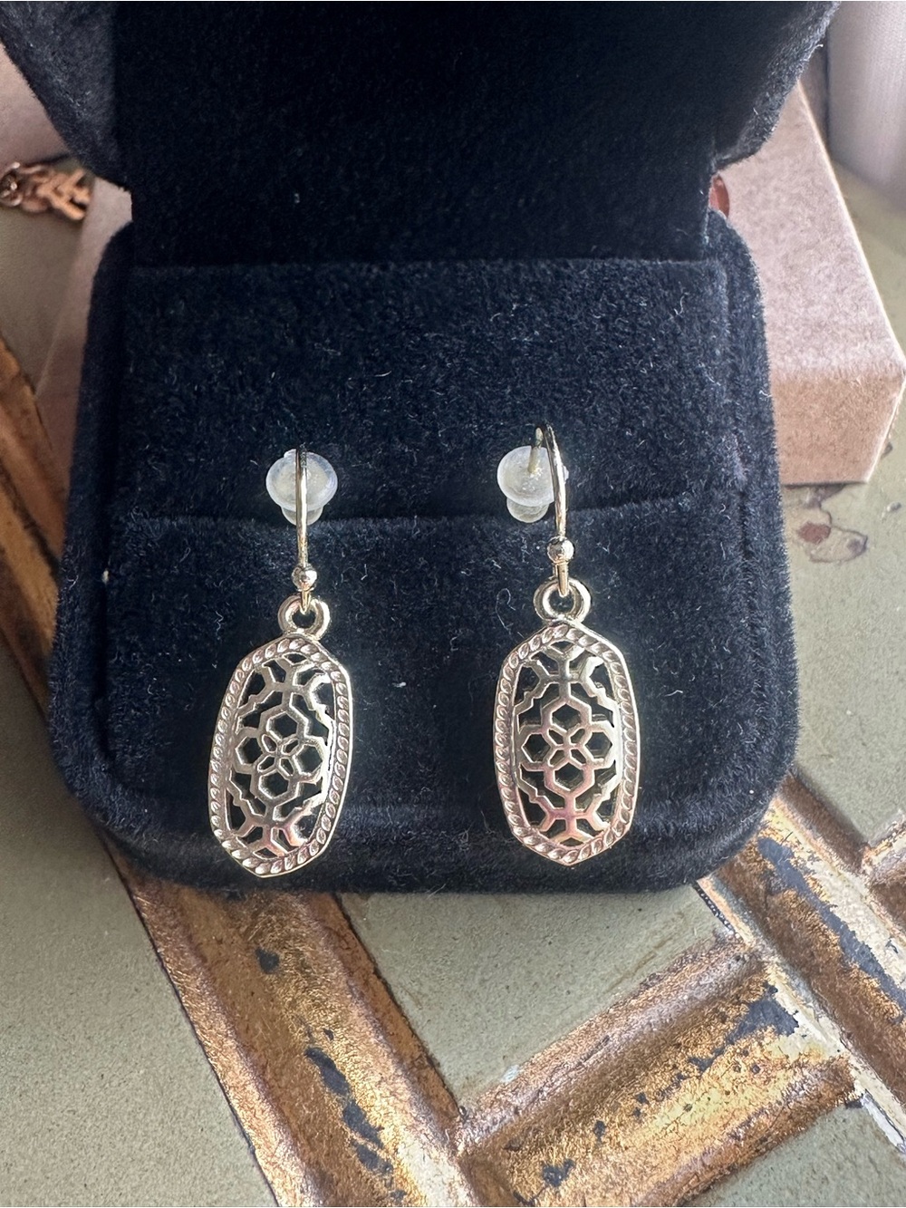 Kendra Scott Gold Openwork Filigree Drop Earrings